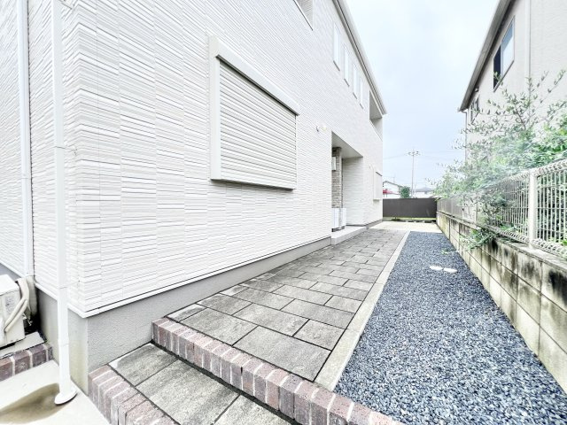 DCR若松町のエントランス