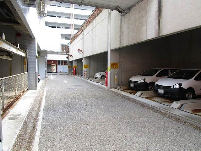 アスタ新長田タワーズコート2番館の駐車場