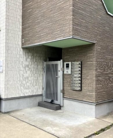 足立区古千谷本町１丁目のアパートのエントランス