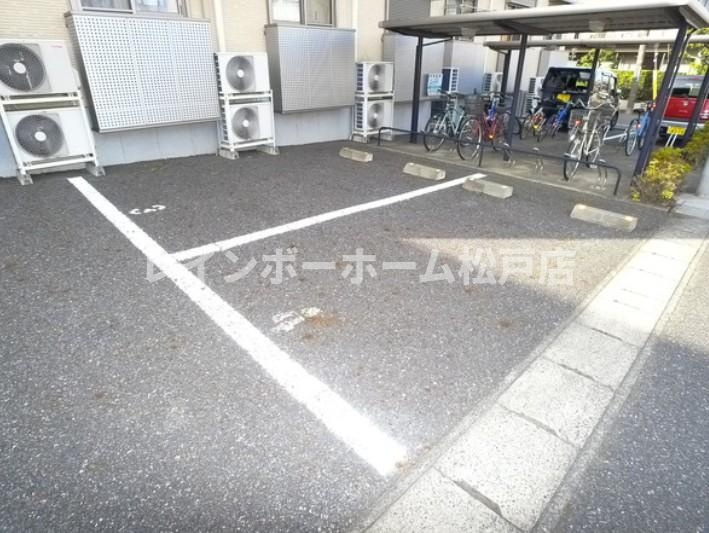 【仲介手数料：50％OFF】対象物件！の駐車場