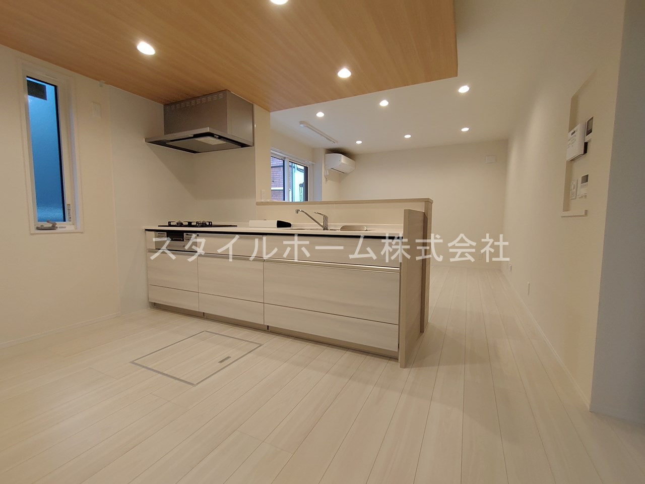 D-square東橋良町の居間・リビング