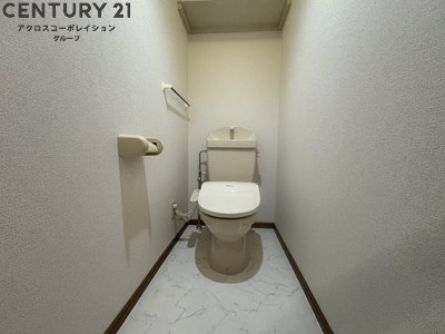 温水洗浄便座付きのトイレです♪