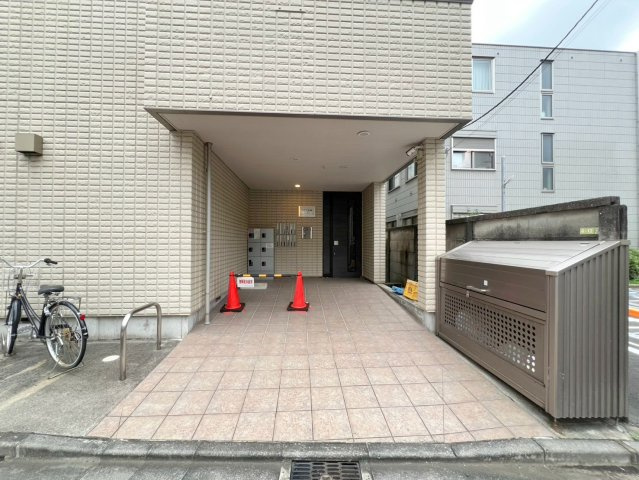 ステラ本郷のエントランス