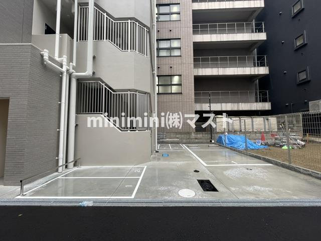 ArtizA南船場の駐車場