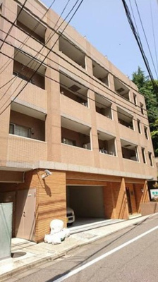【外観】 | ウィステリアステージ1 | 鉄筋コンクリート造のがっちりとした建物。
