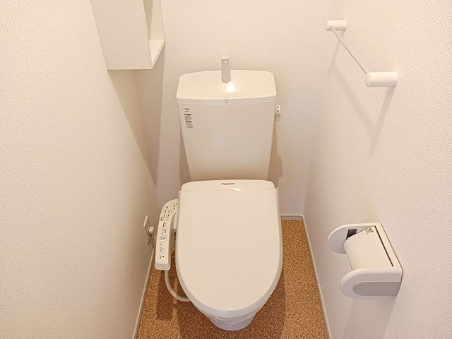 Ｃａｓａ　ＳｅｒｅｎｏⅡのトイレ|落ち着いた色調のトイレです