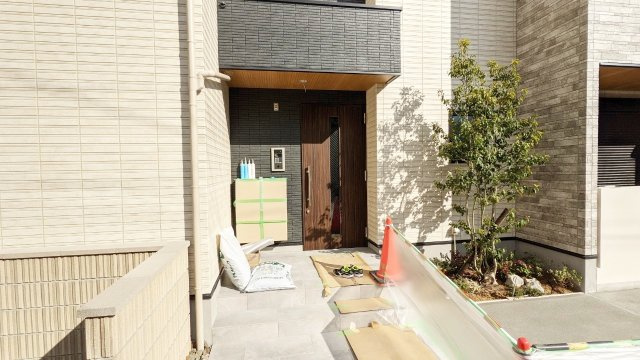 サンフラワーのエントランス|落ち着いたエントランスです