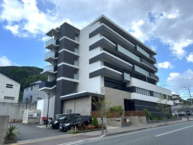 エヌ・クレシア