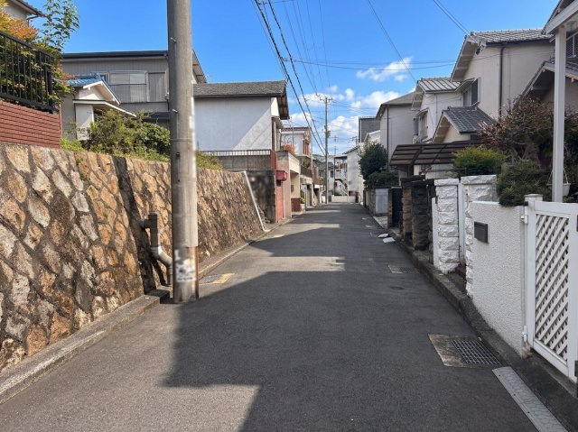明石市魚住町清水戸建の前面道路含む現地写真
