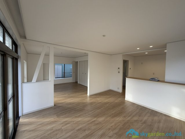 秦野市曽屋　中古戸建の居間・リビング