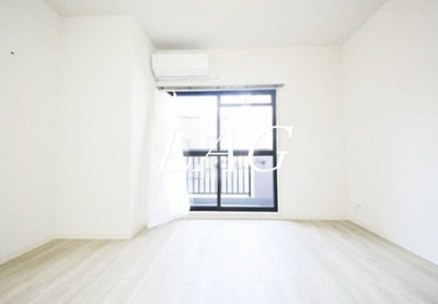 【居間・リビング】 | タートル仲六郷 | 洋室のお部屋です。