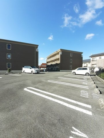 ジュネスの駐車場|駐車場に車を止められます