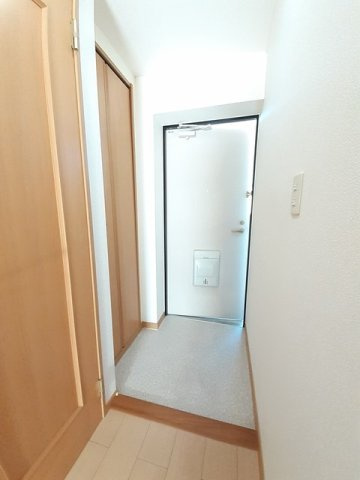 ジュネスの玄関|毎日通る玄関はこちらです
