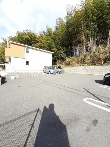 フラット　ヒルズ　Ⅰの駐車場|駐車場に車を止められます