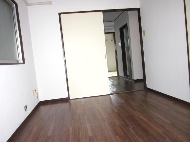 池田ビルの居間・リビング