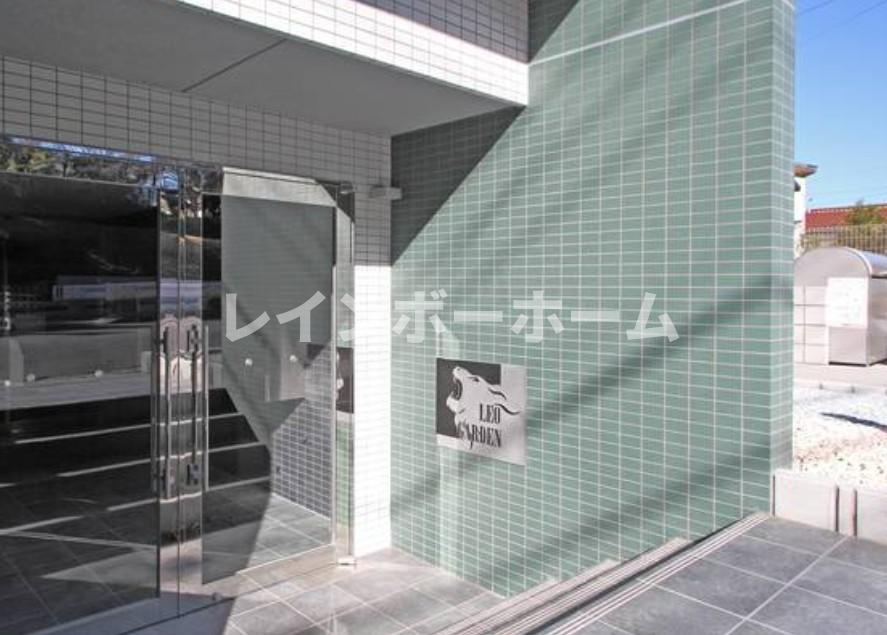 レオ四拾六番館のエントランス|建物の内部です