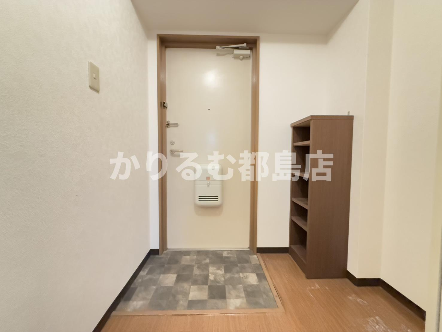 リバティ内代の玄関