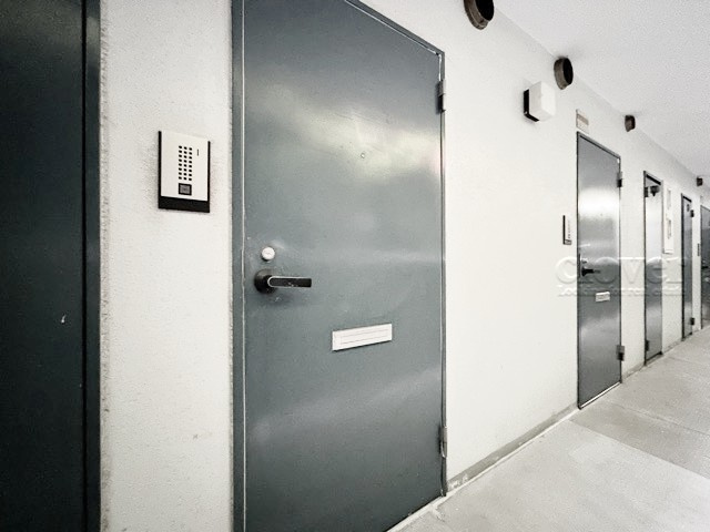 【防犯設備】 | オリンポス板橋栄町 | 建物や敷地の隅々に目を光らせる防犯カメラが設置されています。現地を見学される際には、カメラの存在やその台数にも意識を払ってみてください。～即日のご見学可能～　お問合せはお気軽にどうぞ。
