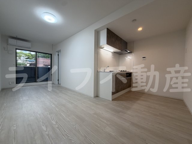 KOGI Residence 岩田町の居間・リビング
