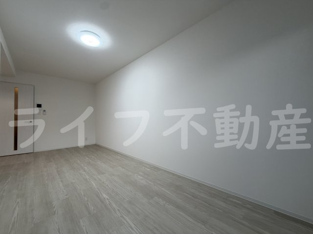 KOGI Residence 岩田町の居間・リビング