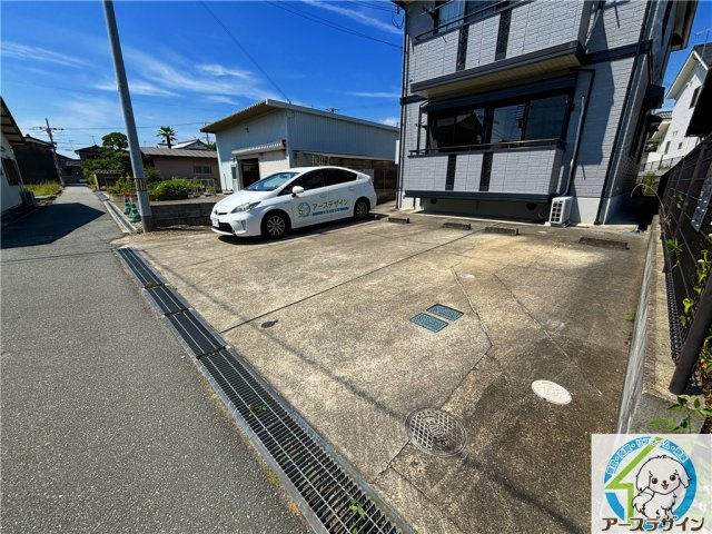 パレス御幸の駐車場