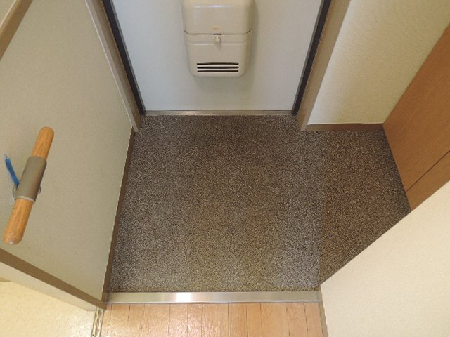 高岡中村コーポⅡの玄関