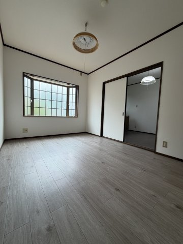 アーネスハイツわかの洋室