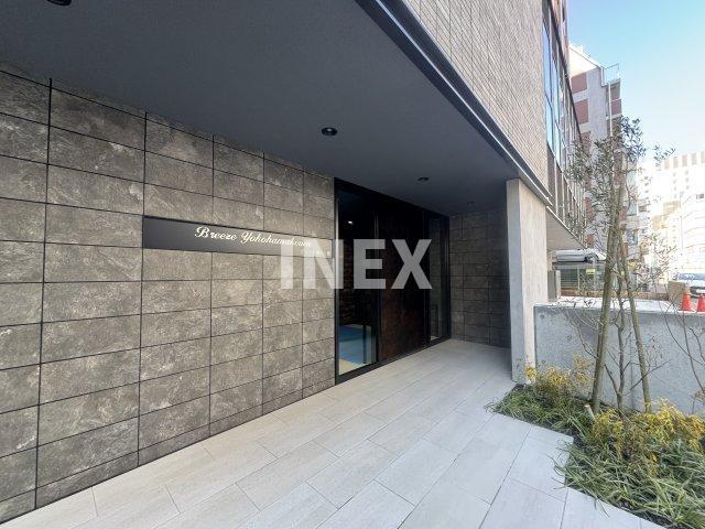 横浜市中区相生町１丁目の賃貸マンションのエントランス