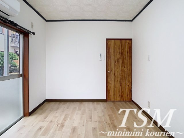寝屋川市石津元町貸家の洋室