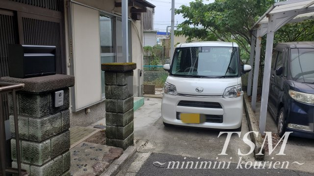 寝屋川市石津元町貸家の駐車場