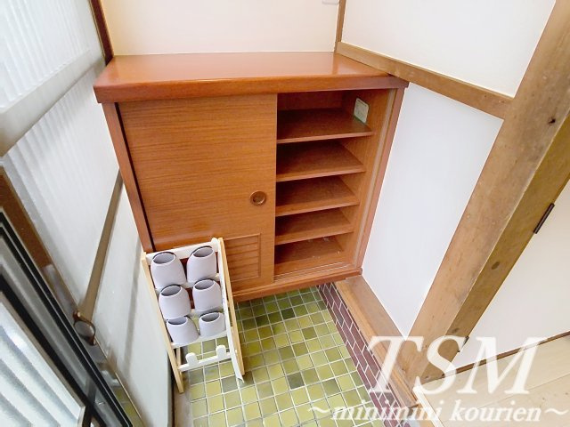 寝屋川市石津元町貸家の玄関