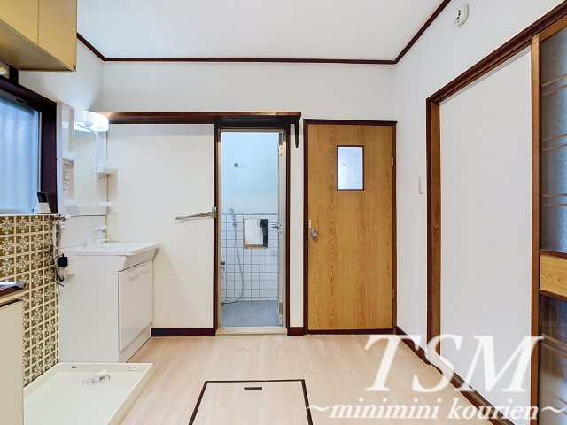 寝屋川市石津元町貸家の居間・リビング