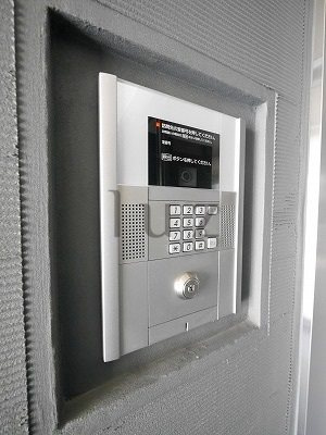 ジョイキューブ三ッ沢のセキュリティ|モニター付きオートロック完備で女性も安心！