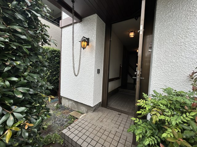 さいたま市緑区東浦和８丁目の玄関