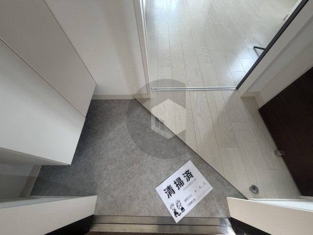 F asecia cerの玄関