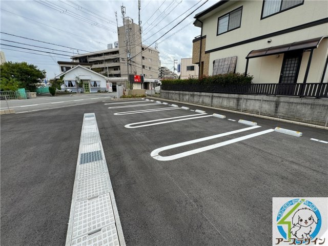 カレントの駐車場