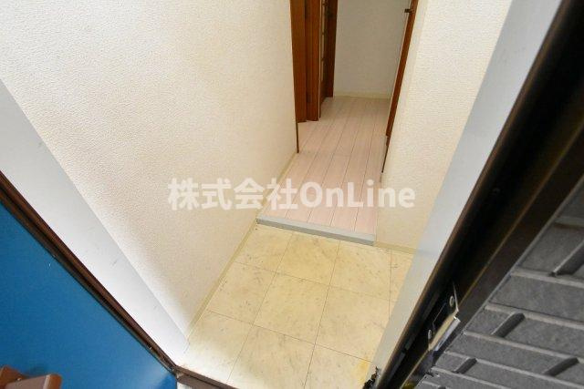 八尾市山本高安町２丁目の賃貸マンションの玄関