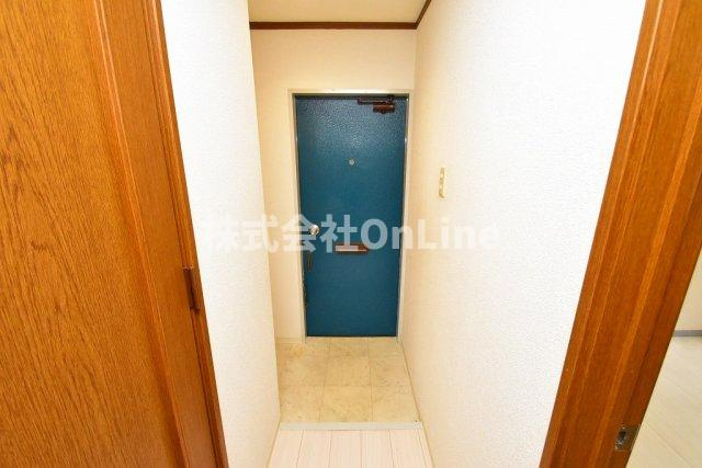 八尾市山本高安町２丁目の賃貸マンションの玄関