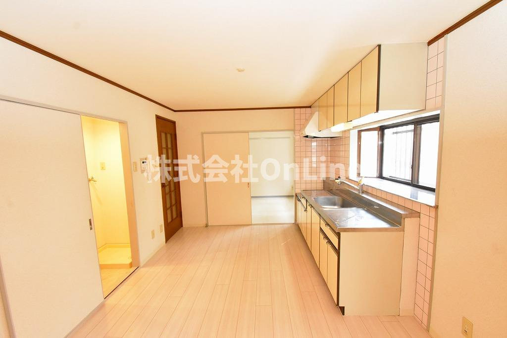 八尾市山本高安町２丁目の賃貸マンションの居間・リビング