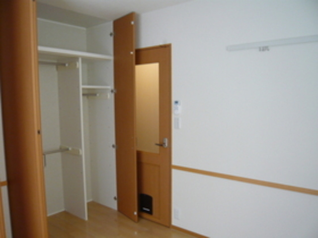 Ｍａｉｓｏｎ　Ｄｏｇｗｏｏｄの寝室|★扉にはペット専用の出入口が付いてます★