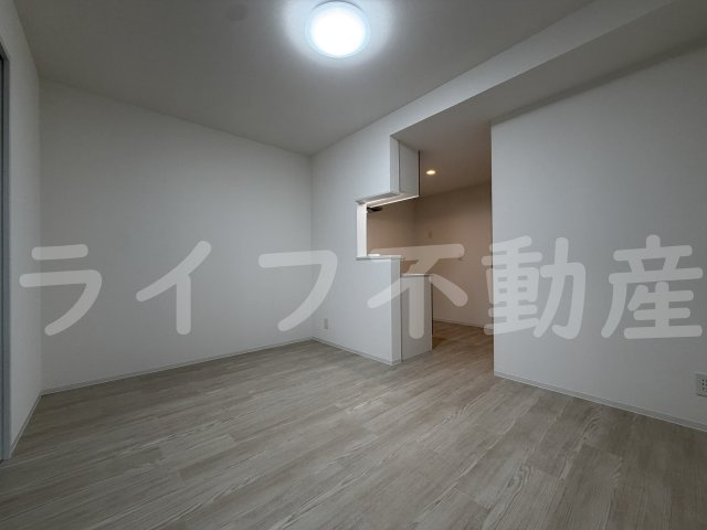 KOGI Residence 岩田町の居間・リビング
