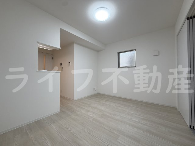 KOGI Residence 岩田町の居間・リビング