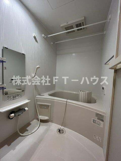 ムーンライト　コントラバスの浴室