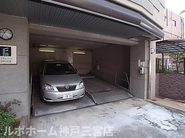 エステムコート神戸元町通の駐車場