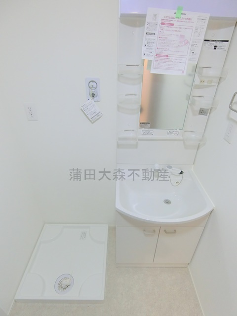 MDファーストの洗面所|3面鏡の独立洗面台　洗濯機置き場　洗面脱衣所　