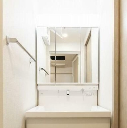 荒川区荒川６丁目の賃貸マンションの洗面所