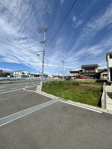 津市芸濃町椋本 売土地【全13区画】の前面道路含む現地写真