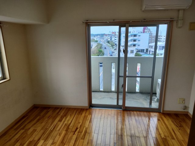 タウンヒル北口の内装