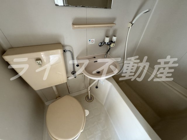 エクラ深江橋の洗面所|ゆったりとスペースのある洗面所