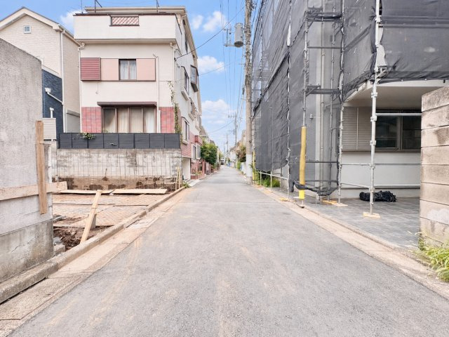 練馬区上石神井1丁目　新築戸建の前面道路含む現地写真|2026.09.13撮影

現地ご見学希望・資料請求などお気軽にお問い合わせ下さい！
03-5990-5201